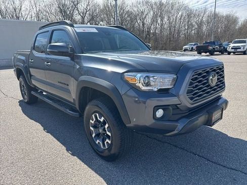 Certified 2021 Toyota Tacoma TRD Off-Road AWD/4WD image 3