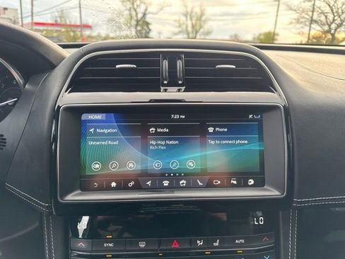 Used 2019 Jaguar F-PACE S AWD/4WD image 15