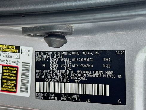 Used 2023 Toyota Highlander LE image 12