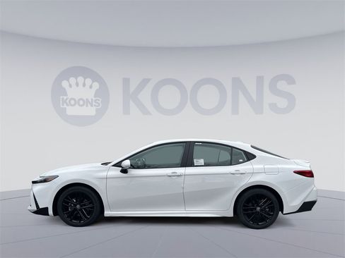 New 2026 Toyota Camry SE image 2