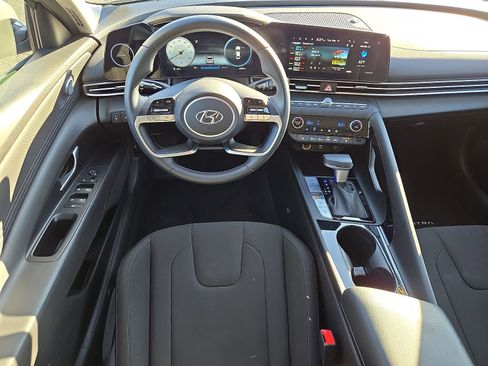 Certified 2023 Hyundai Elantra SEL w/ Convenience Package image 27