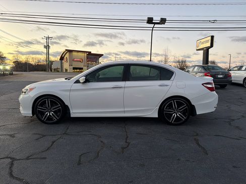 Used 2017 Honda Accord Sport image 2