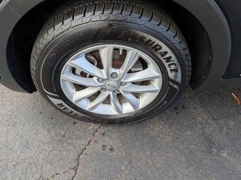 Used 2016 Kia Sorento LX image 14