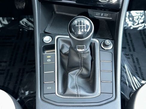 Certified 2020 Volkswagen Jetta R-Line w/ R-Line Cold Weather Package image 32