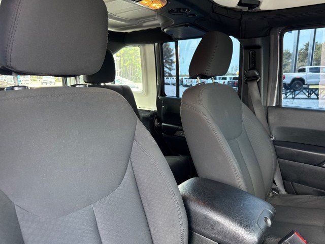 Used 2017 Jeep Wrangler Unlimited Sport w/ Max Tow Package AWD/4WD image 9