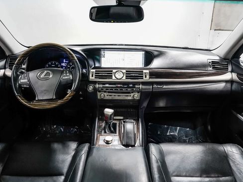 Used 2016 Lexus LS 460 w/ Comfort Package RWD image 12