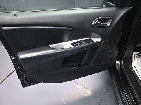 Used 2020 Dodge Journey SE w/ SE Popular Equipment Group image 9