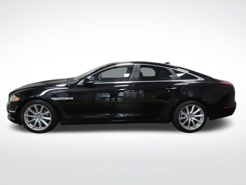 Used 2015 Jaguar XJ image 2