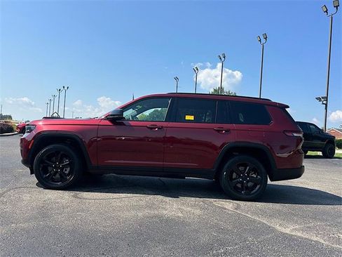 Used 2023 Jeep Grand Cherokee L Laredo image 4