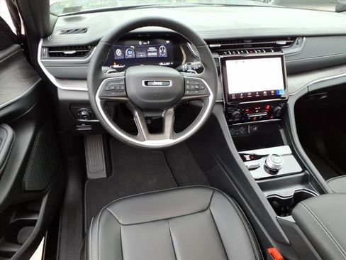 New 2025 Jeep Grand Cherokee Limited image 15