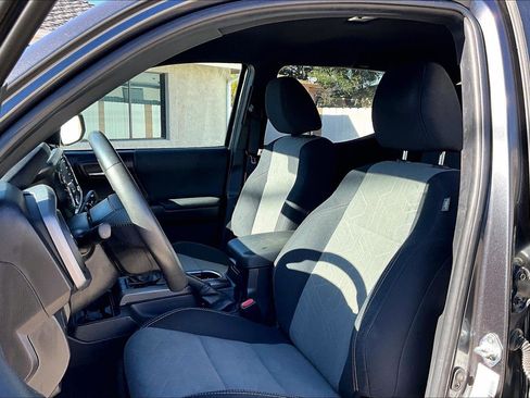 Used 2022 Toyota Tacoma TRD Off-Road image 6