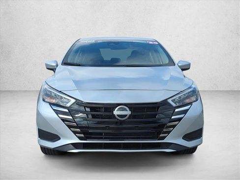 Used 2025 Nissan Versa SV image 2