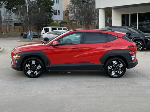 Used 2024 Hyundai Kona SEL image 3