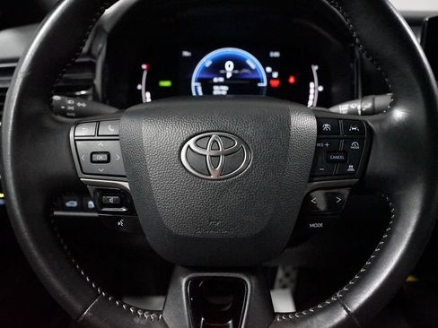 Used 2025 Toyota Camry SE FWD image 12