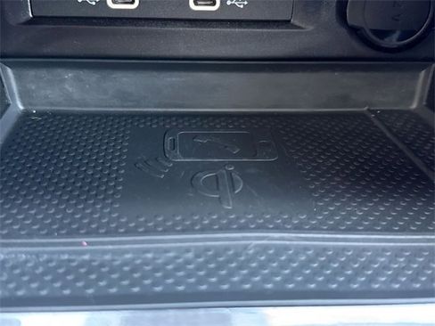 Used 2023 Volkswagen Tiguan SE image 38