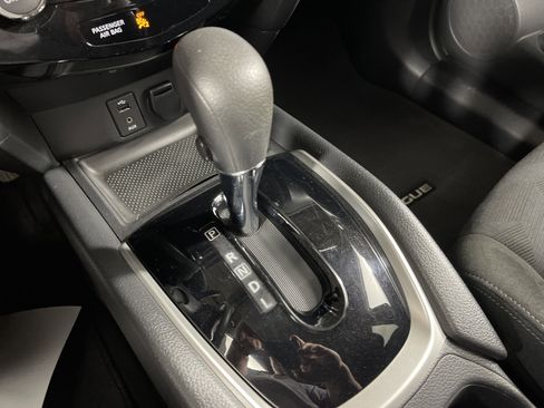 Used 2015 Nissan Rogue SV image 24