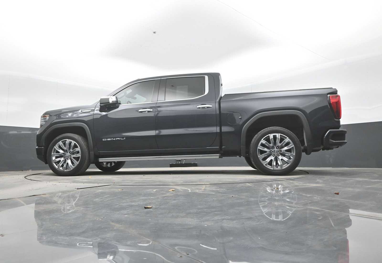 Used 2023 GMC Sierra 1500 Denali w/ Denali Reserve Package AWD/4WD image 24