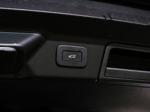 Used 2025 Land Rover Range Rover Velar Dynamic SE AWD/4WD image 56