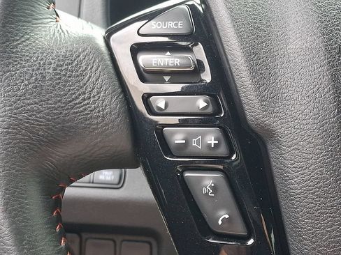 Used 2024 Nissan Frontier PRO-4X w/ Technology Package AWD/4WD image 21