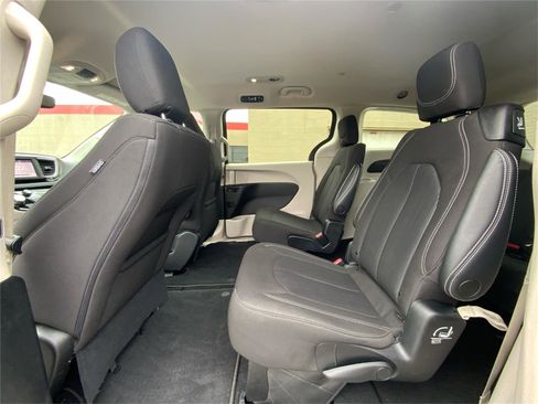 Used 2023 Chrysler Voyager LX image 11