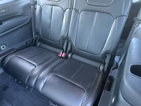 Used 2022 Jeep Grand Cherokee L Limited image 15