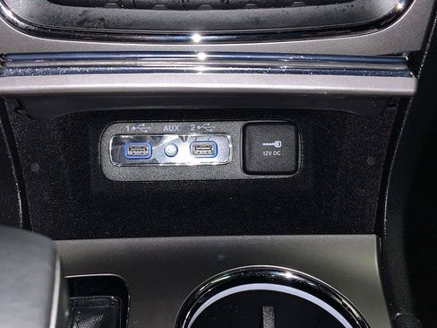 Used 2018 Jeep Grand Cherokee Altitude AWD/4WD image 21