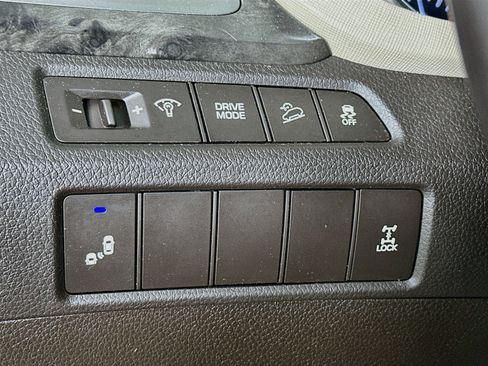 Used 2017 Hyundai Santa Fe Sport AWD/4WD image 17