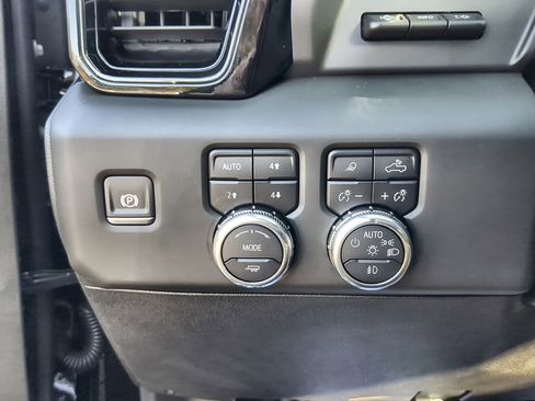 Used 2025 GMC Sierra 2500 AT4 w/ AT4 Premium Plus Package image 18