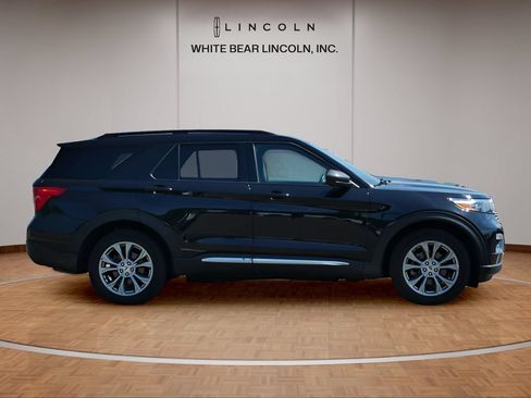 Used 2022 Ford Explorer XLT w/ Equipment Group 202A AWD/4WD image 4