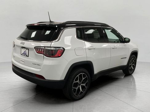 Used 2025 Jeep Compass Limited image 4