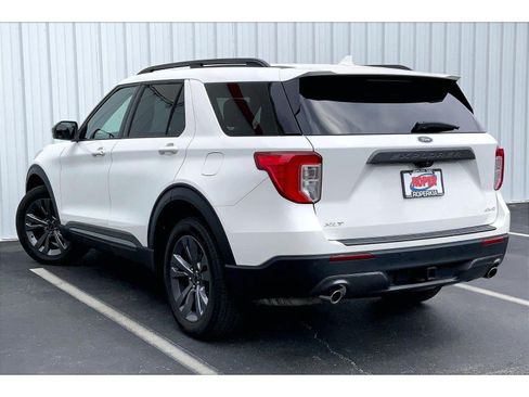 Used 2022 Ford Explorer XLT w/ Equipment Group 202A AWD/4WD image 10