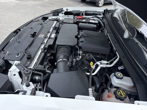 Used 2024 Chevrolet Colorado LT RWD image 32
