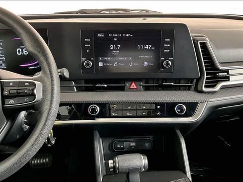 Used 2024 Kia Sportage LX image 6
