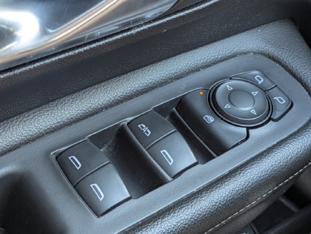 Used 2024 GMC Terrain SLE FWD image 24
