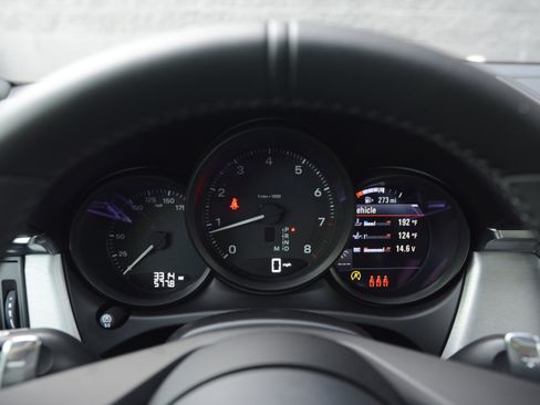 Certified 2026 Porsche Macan AWD/4WD image 17