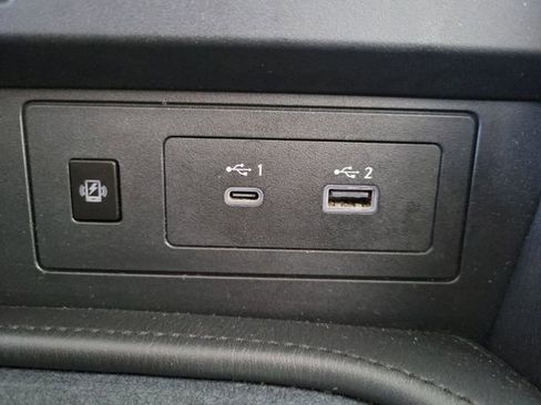 Used 2023 Nissan Armada SV image 9