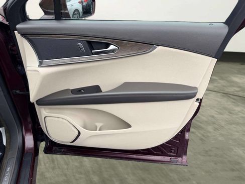 Used 2018 Lincoln MKX Reserve w/ Lincoln MKX Climate Package image 25