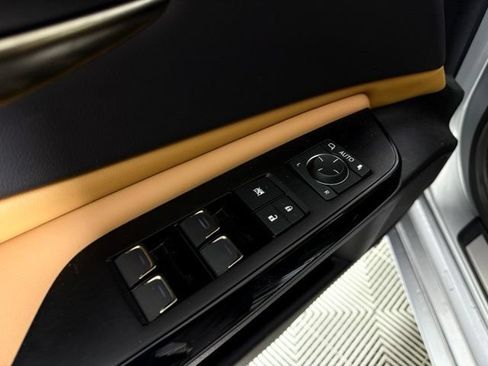 Used 2025 Lexus ES 350 w/ Premium Package FWD image 30