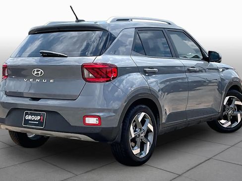 Used 2023 Hyundai Venue SEL FWD image 13