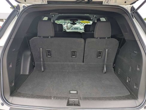 Used 2023 Chevrolet Traverse LT FWD image 11