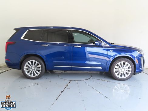 Used 2025 Cadillac XT6 Premium Luxury w/ Technology Package FWD image 2