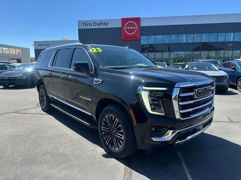 Used 2025 GMC Yukon XL Elevation w/ Elevation Premium Package AWD/4WD image 1