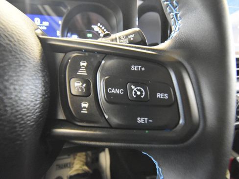 Used 2025 Jeep Wrangler Unlimited Rubicon 4xe AWD/4WD image 40