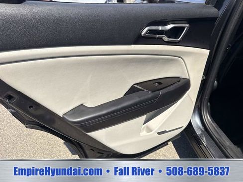 Used 2023 Kia Sportage EX AWD/4WD image 16