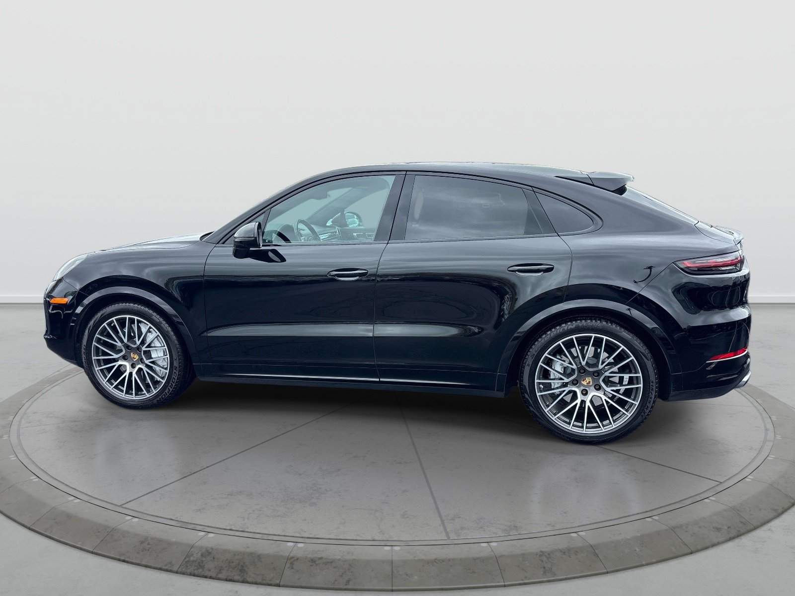 Used 2020 Porsche Cayenne Turbo AWD/4WD image 2