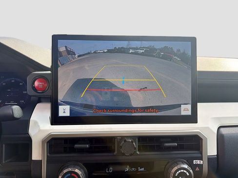 Used 2024 Toyota Tacoma TRD Off-Road image 30