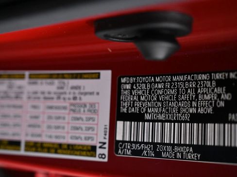 Used 2020 Toyota C-HR LE image 33