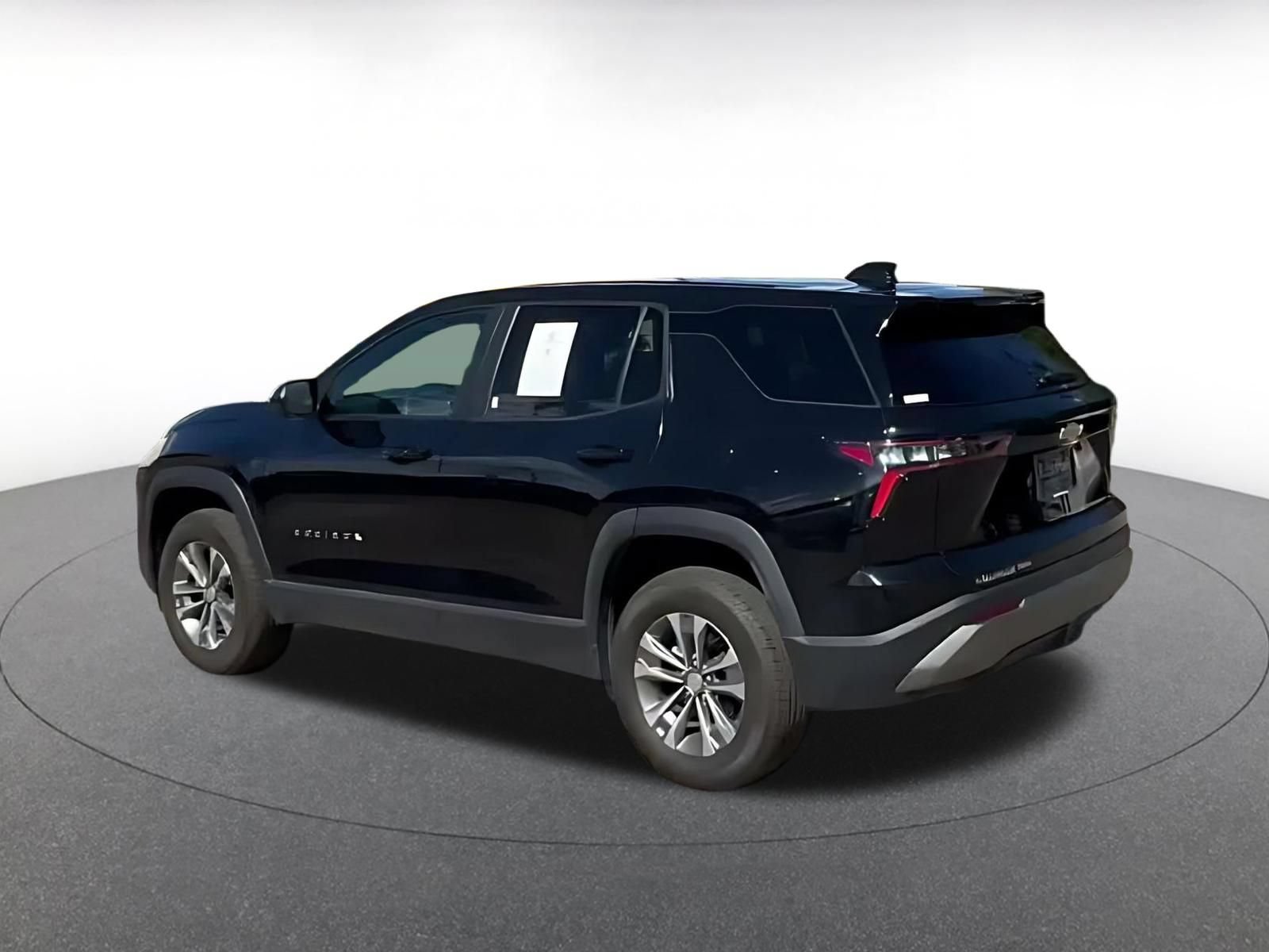 Used 2025 Chevrolet Equinox LT AWD/4WD image 9