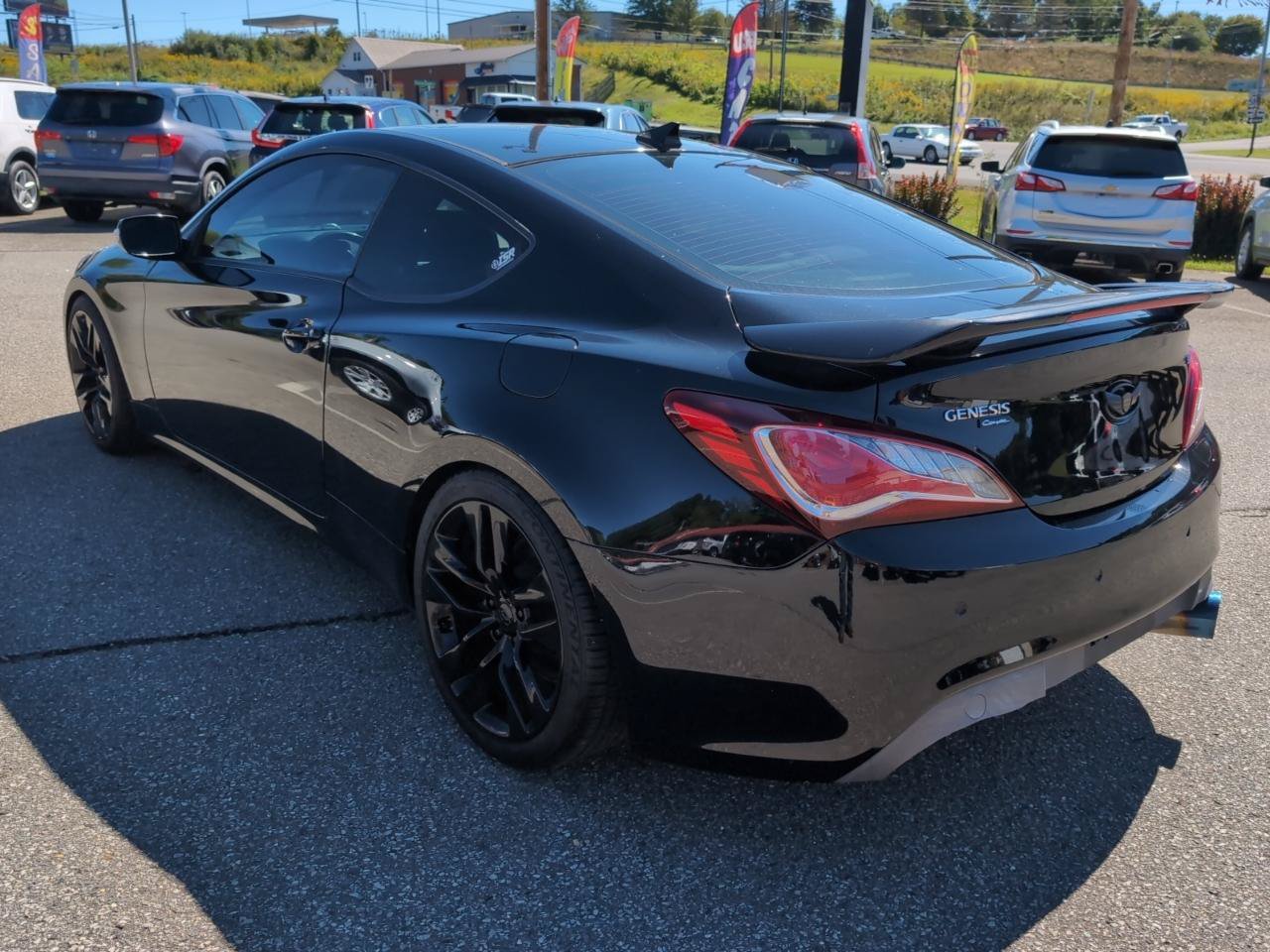 Used 2016 Hyundai Genesis Coupe 3.8 RWD image 3