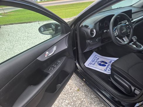 Used 2024 Kia Forte LXS FWD image 5